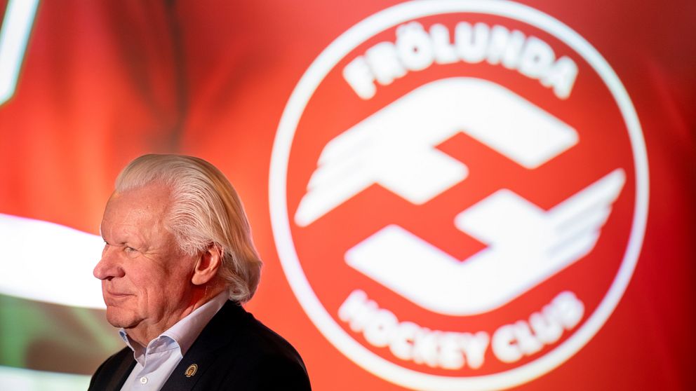 Fröundas vd Mats Grauers presenteras lagets nya klubbmärke vid en pressträff i Göteborg.