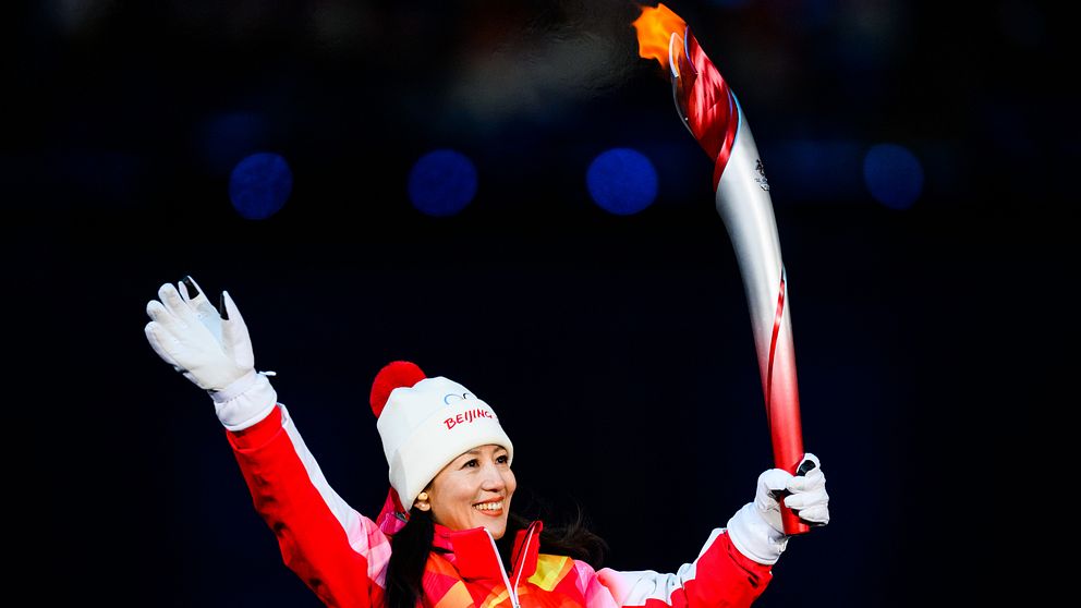 Dinigeer Yilamujiang fick tända OS-elden.