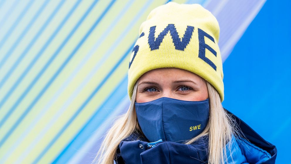 Frida Karlsson har piggnat till efter skiathlon-loppet.