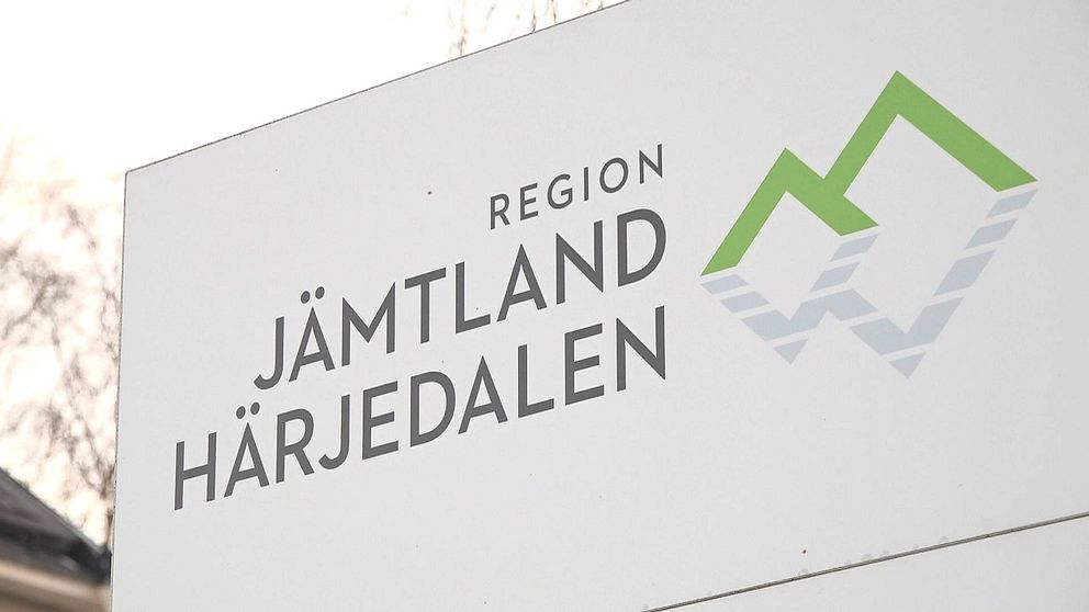 Skylt med texten ”Region Jämtland Härjedalen”.