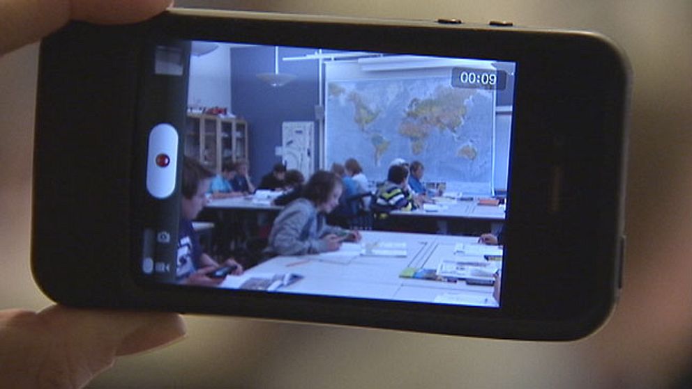 Elever filmade med mobilkamera