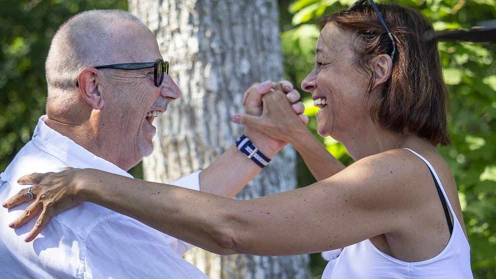 Sven Melander dansar med skådespelaren Kajsa Ernst under Stjärnorna på slottet 2018.