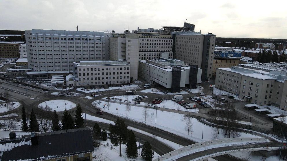 drönarfoto av sjukhuset i Umeå vintertid