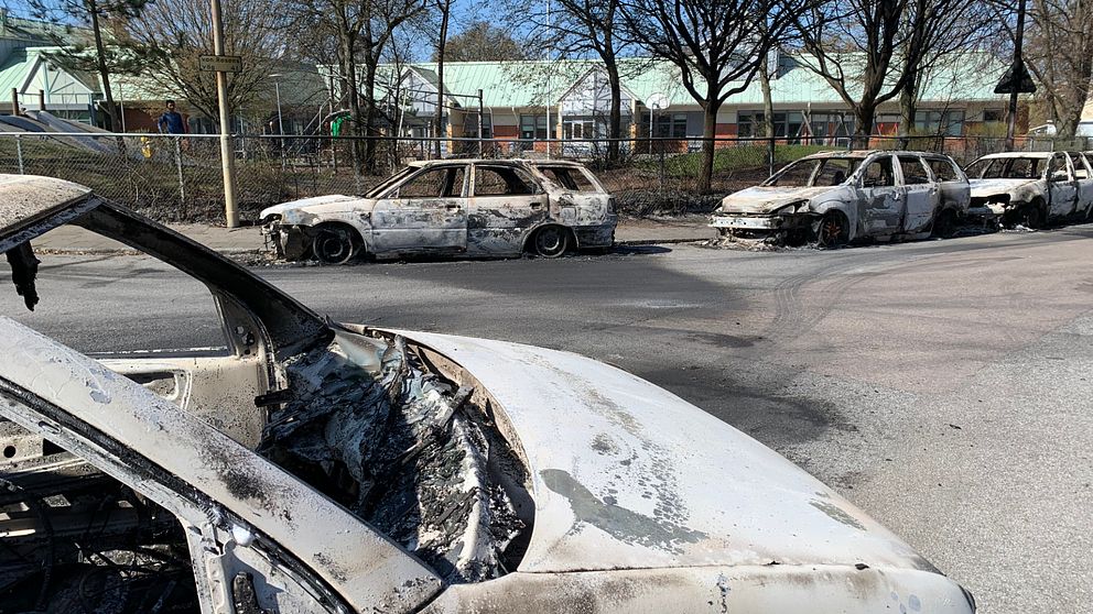 Dagen efter påskdagens upplopp och bränder vid Rosengårdsskolan i Malmö.