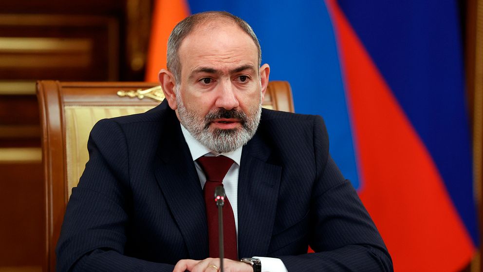 Oppositionspartier i Armenien anklagar premiärminister Nikol Pasjinjan för eftergifter gentemot grannen – och ärkefienden – Azerbajdzjan.