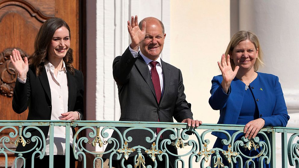 Finlands statsminister Sanna Marin, Tysklands förbundskansler Olof Scholz och Sveriges statsminister Magdalena Andersson (S) i Gransee, nära Berlin.