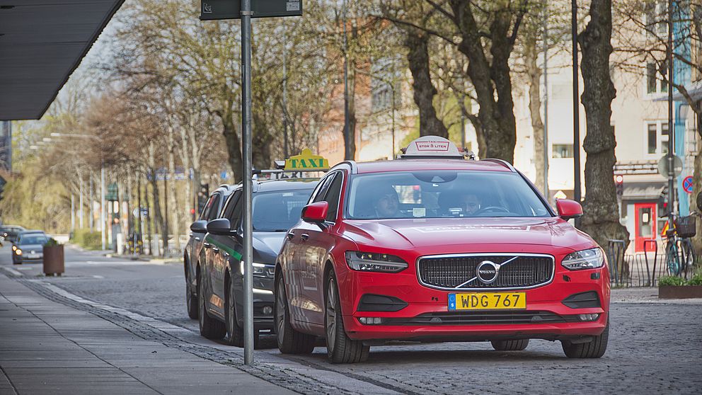 Taxibilar i centrala Gävle.