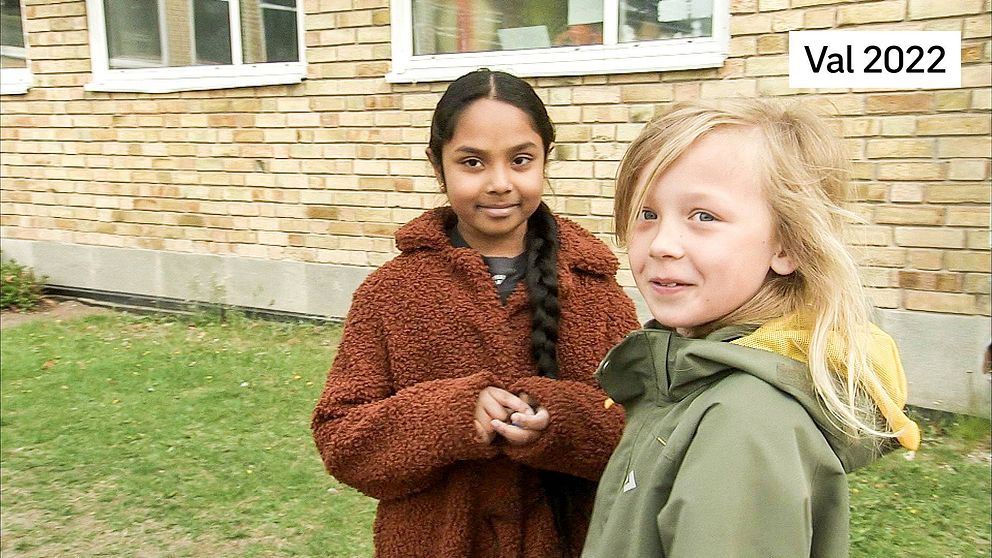 Naeimi och Rylie träffades när de bytte skola. Hör barnen själva berätta om hur det varit att mötas.