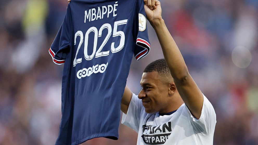 Kylian Mbappé stannar i PSG fram till 2025.