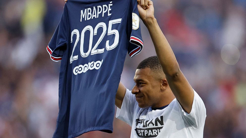 Kylian Mbappé stannar i PSG fram till 2025.