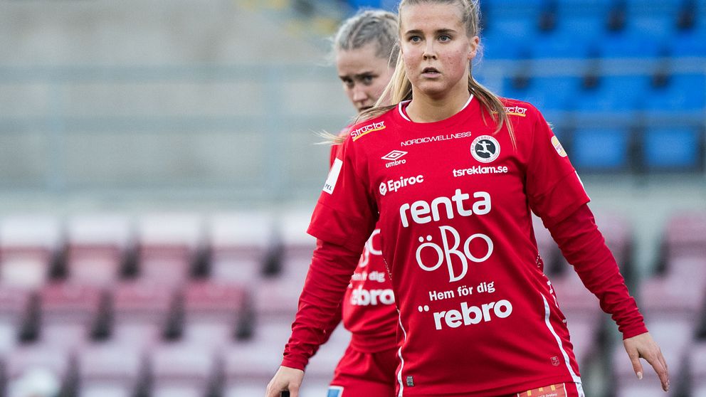 Fotboll: Stjärnan opererad – kan vara tillbaka till EM | SVT Sport