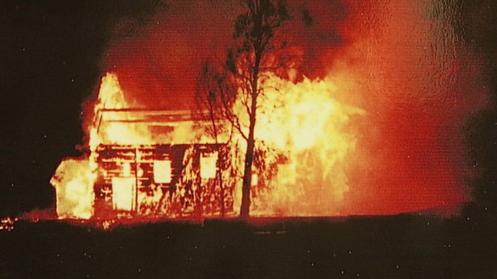 Södra Råda kyrka brinner natten till den 12 november 2001