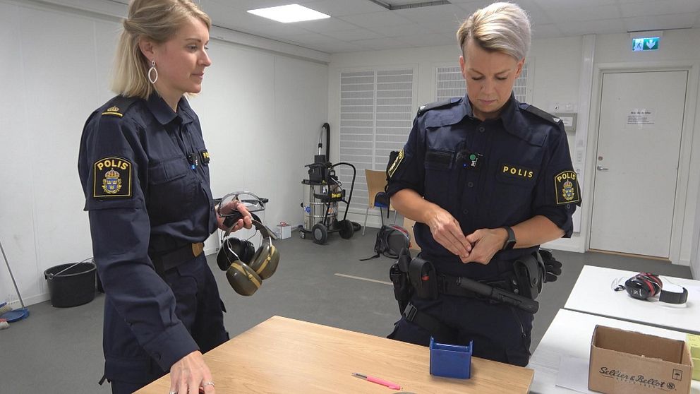 Två poliser vid polisens skjutbana i Falun