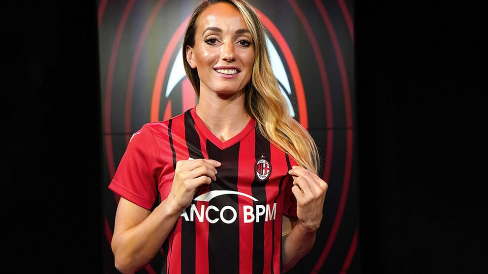 Asllani i Milan-tröjan.