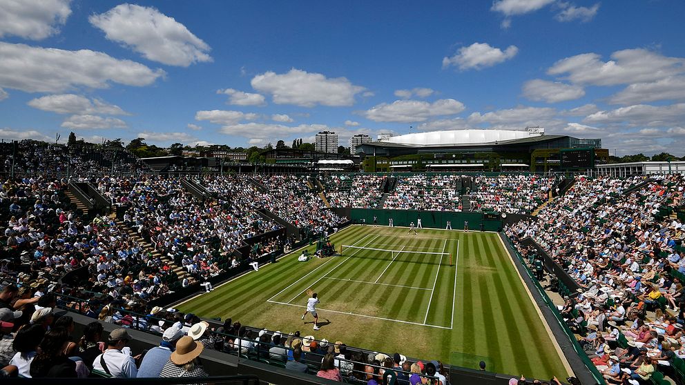 Wimbledon bötfälls för att ha portat ryska och belarusiska spelare från årets tennisturnering.