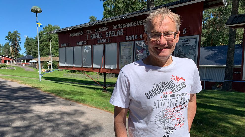 Pressansvarige Lars Bälter står i Folkets park i Malung