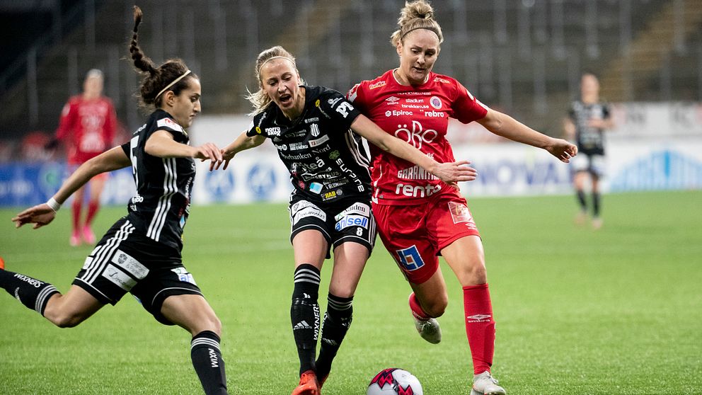 Karin Lundin, till höger, återvänder till damallsvenskan.