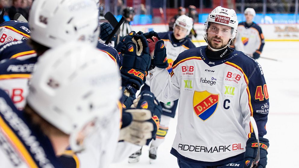 Jacob Josefson avslutar ishockeykarriären.