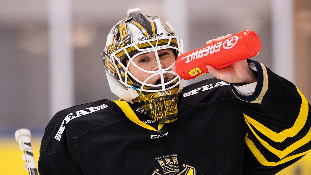 Agnes Åker avslutar ishockeykarriären.