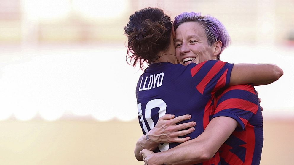 USA:s spelare Megan Rapinoe och Carli Lloyd.