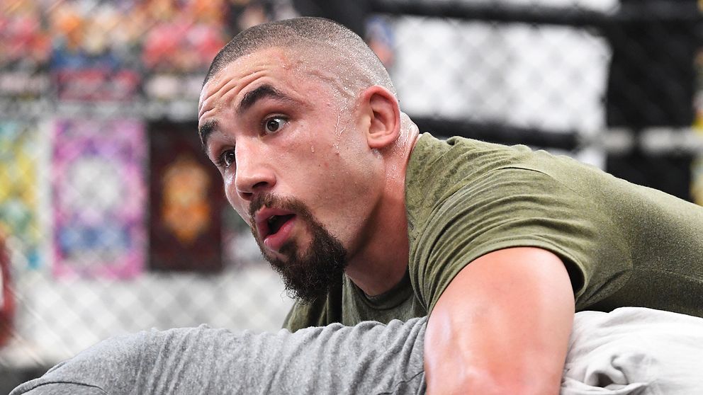 Förre UFC-mästaren Robert Whittaker under ett träningspass.