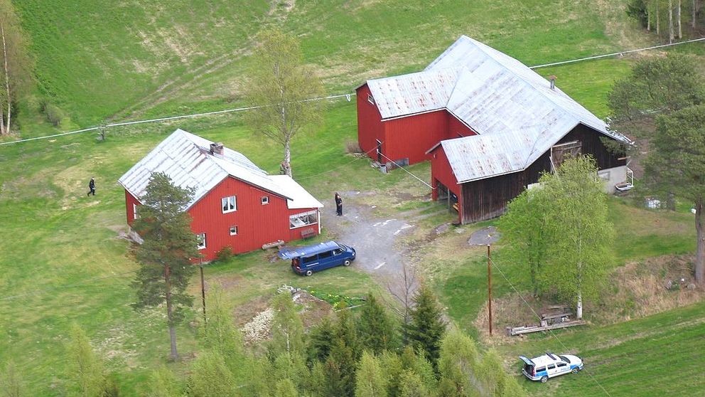 Flygfoto gården i Brattås där dubbelmordet skedde i maj 2005.