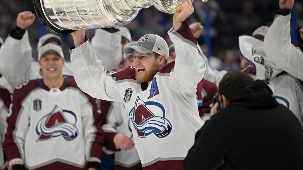 Nathan MacKinnon skriver monsterkontrakt.