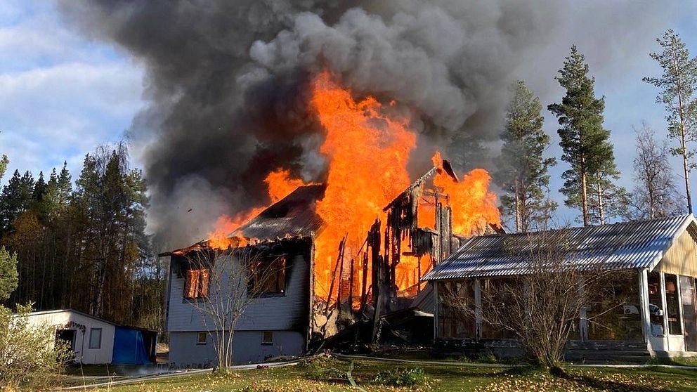 Brinnande hus.