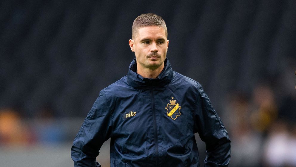 Mikael Lustig avslutar fotbollskarriären.