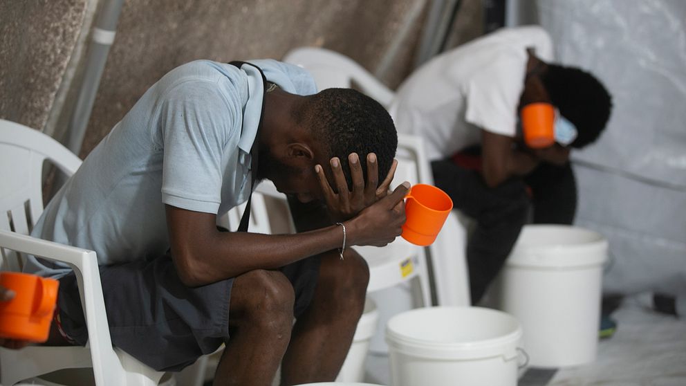 Patienter med kolerasymptom vid en klinik i Port-au-Prince som drivs av Läkare utan gränser. Arkivbild.