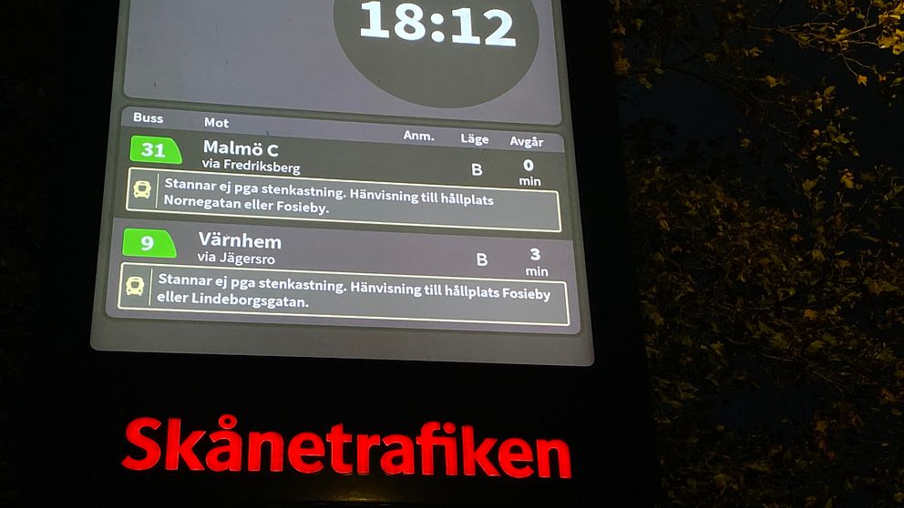 skylt med information om inställda bussturer