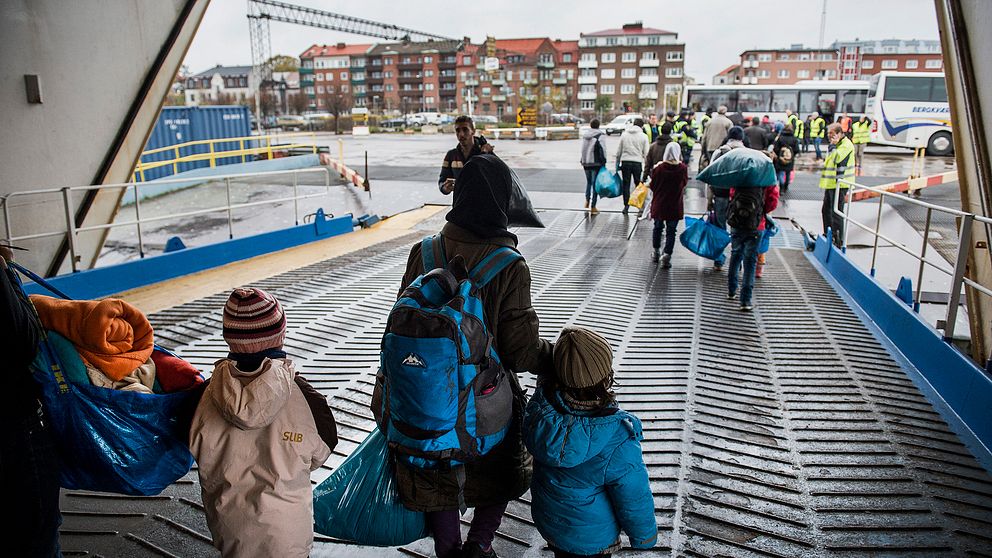 Flyktingar anländer till Trelleborg med TT-Line färjan från Rostock.