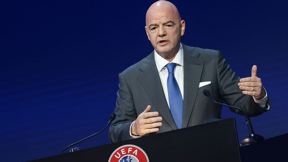 Gianni Infantino uppmanar VM-lagen att ”fokusera på fotbollen” under VM i Qatar.