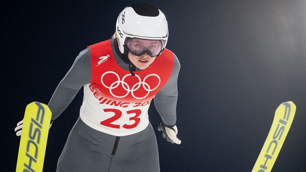 Backhoppning Frida Westmans formbesked fyra i världscuppremiären