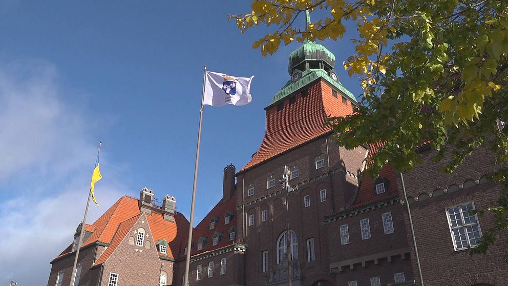 Bild på Östersunds rådhus som måste utrymmas. Byggnaden klarar inte brandskyddsreglerna.