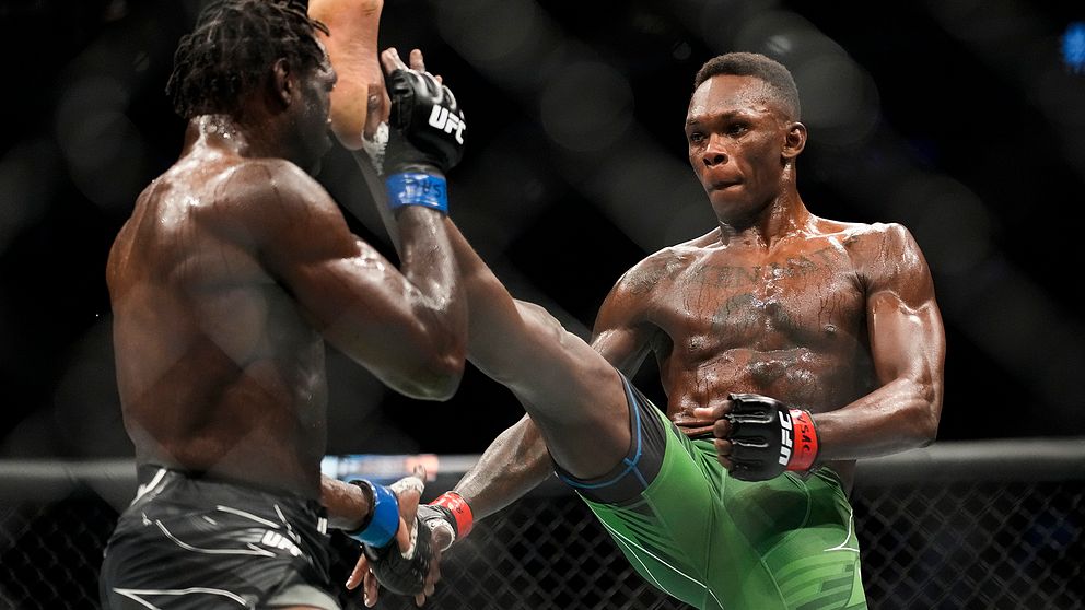 Israel Adesanya är ute efter revansch på UFC 281 i helgen.