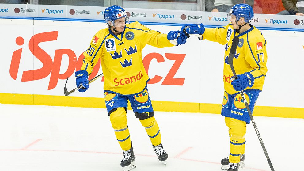 André Petersson och Pär Lindholm jublar efter 2-0-målet.