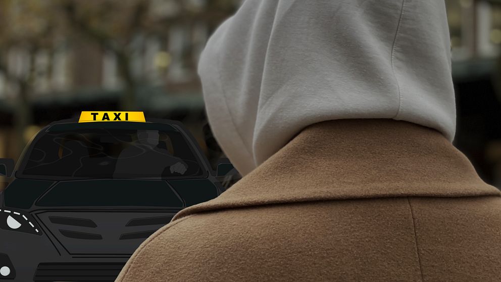 Anonym kvinna står med ryggen mot kameran iklädd huvtröja, framför en illustration av en taxibil.