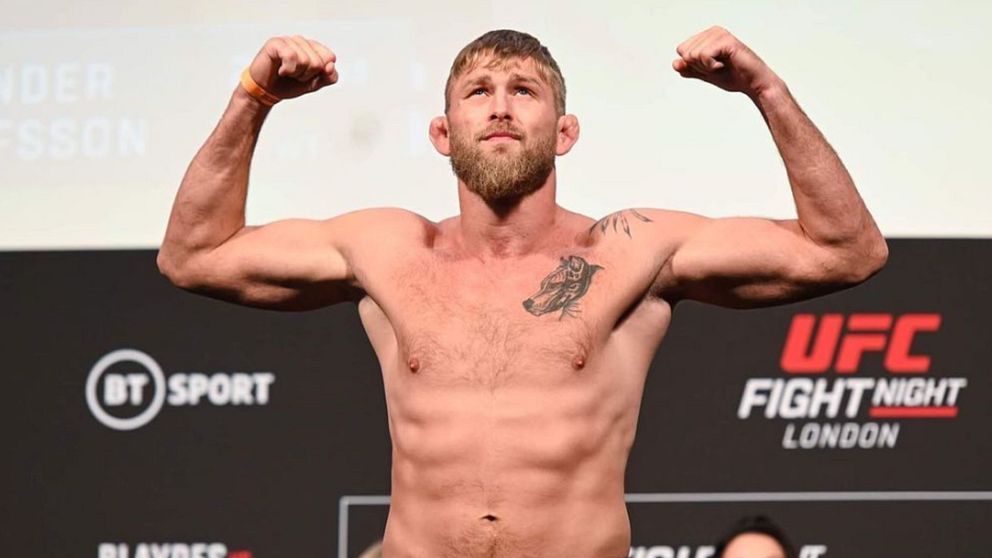 Alexander Gustafsson drar sig ur matchen mot amerikanen Ovince Saint Preux.