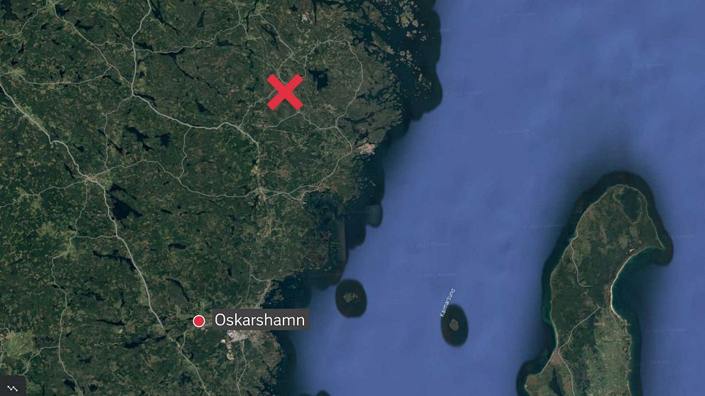 En karta över delar av Småland där ett rött kryss markerar platsen för branden.