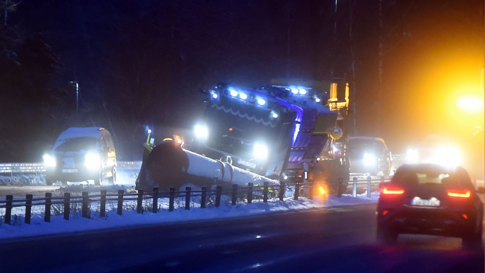 Trafikläget i länet – varning för halka och fallande träd | SVT Nyheter