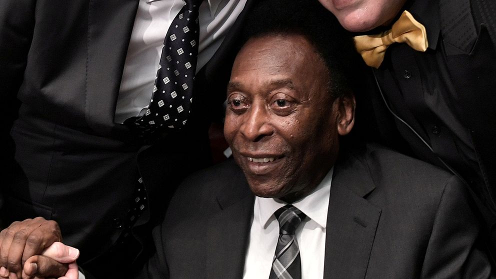 Pelé befinner sig alltjämt på sjukhuset i São Paulo.