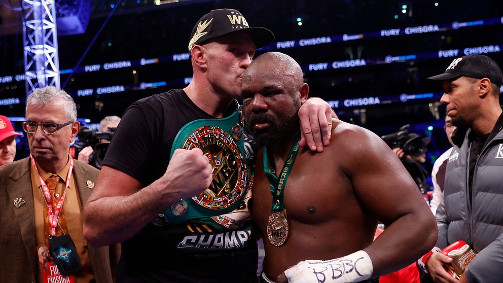 Tyson Fury hade mycket kärlek till Derek Chisora efter att han hade försvarat sin WBC-titel mot honom.