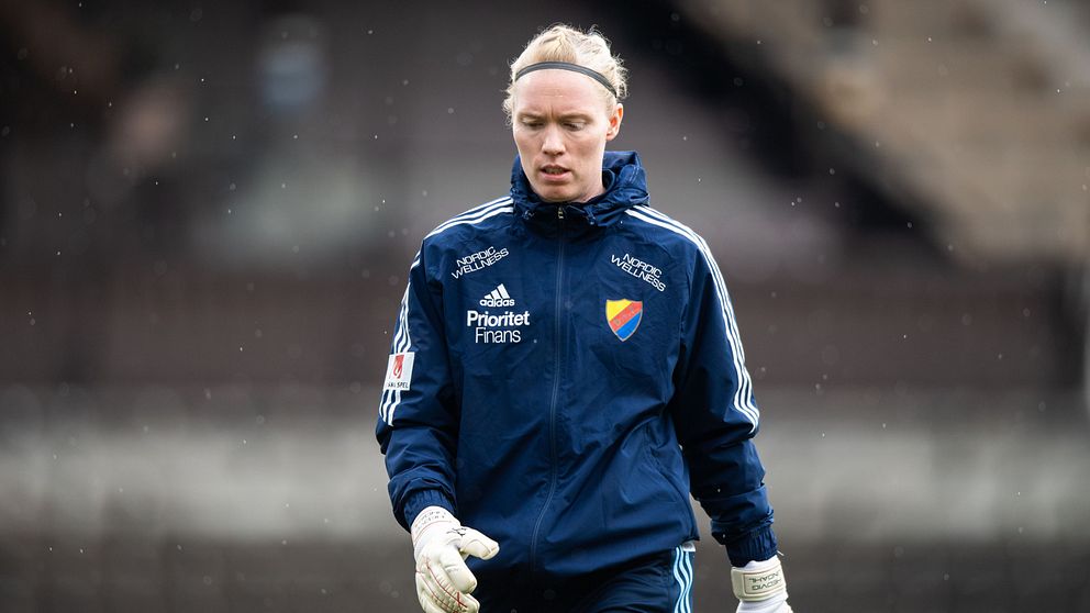 Hedvig Lindahl och de andra spelarna i svensk elitfotboll får vänta på ett nytt kollektivavtal.