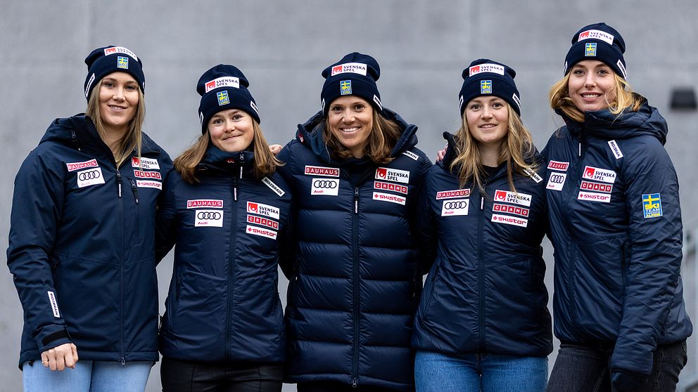 Ett gäng svenska alpinåkare. Från vänster: Estelle Aphand, Lisa Nyberg, Sara Hector, Hanna Aronsson Elfman and Hilma Lövblom.