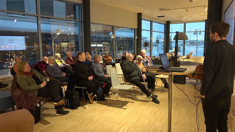 Olle Kejonen berättar om sin forskning om jukkasjärvisamiskan.
