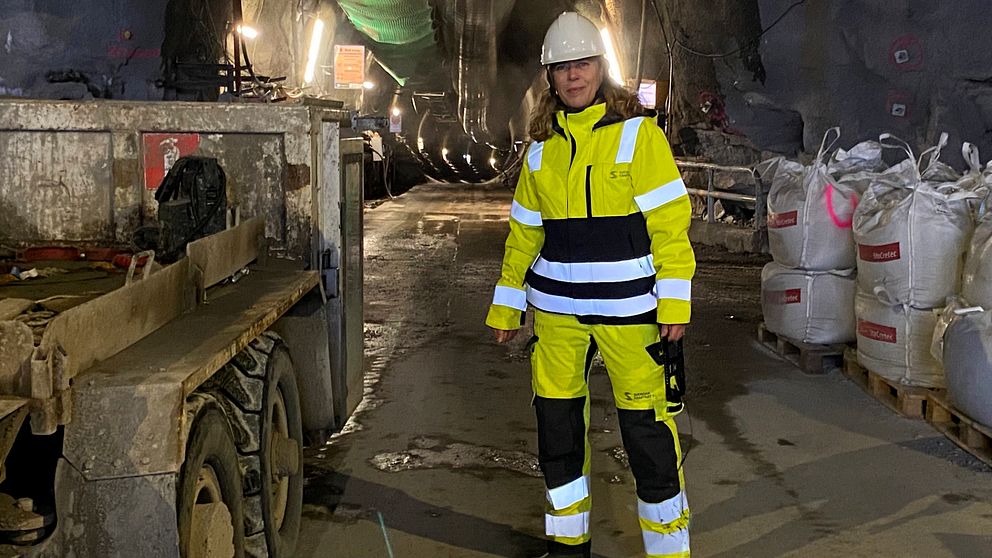 SVT:s reporter Pia Heick står i tunneln mellan Anneberg i Danderyd och Skanstull i Stockholm – i tunneln byggs just nu en ny ”motorvägen för el” som ska säkra Stockholms elförsörjning i framtiden.