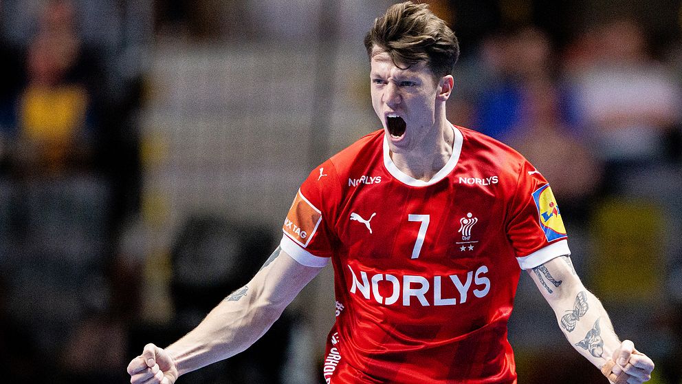 Danmarks Emil Jakobsen firar under matchen mot Ungern.