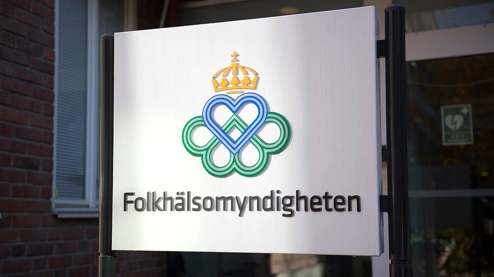 Bild på en skylt där det står ”Folkhälsomyndigheten”.