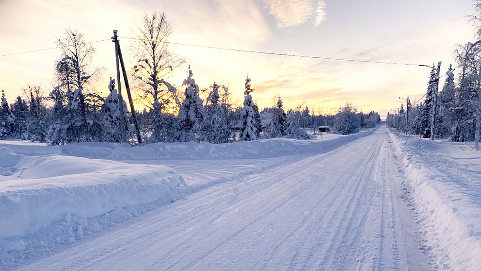 Vägen i Lainio där en man hittades avliden.